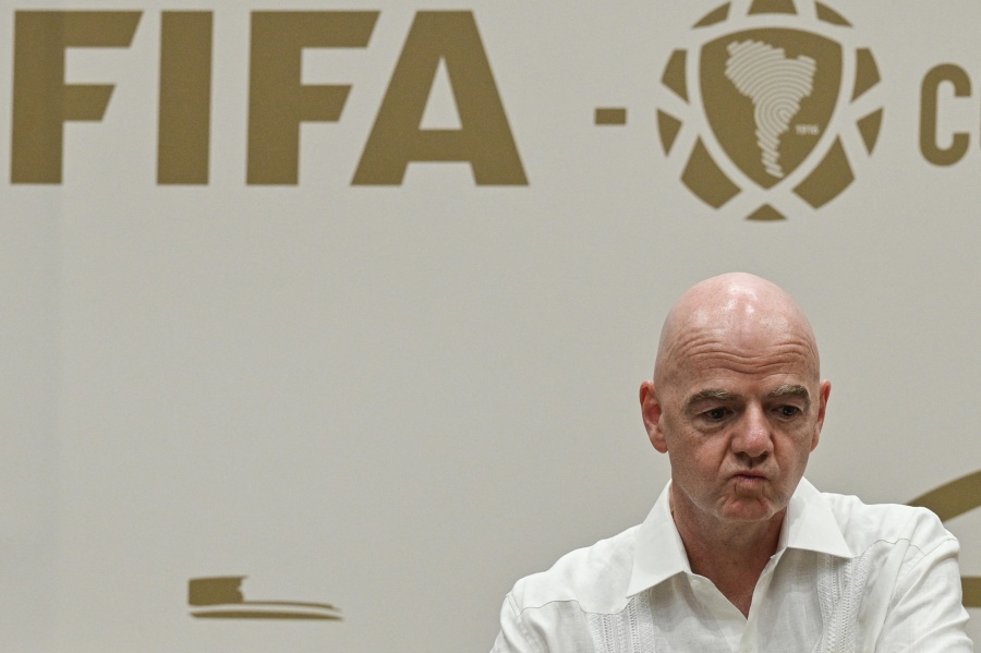 Un vicepresidente del Consejo de la FIFA retira su apoyo a Infantino 