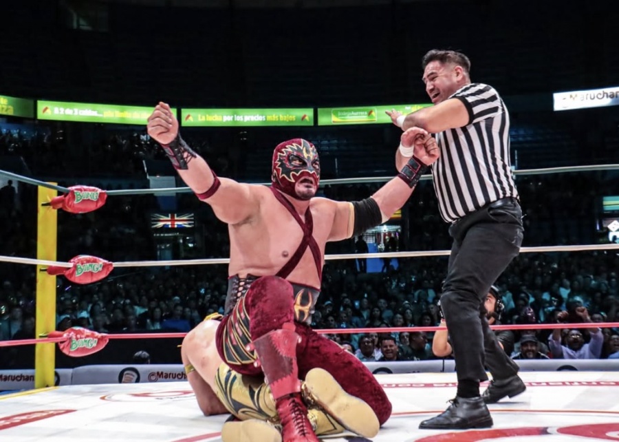 Hechicero vence a Máscara Dorada en el Martes de Lucha Libre del CMLL