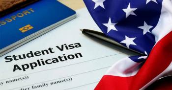 Educadores y sindicatos demandan a Trump por norma que limita visados F J e I