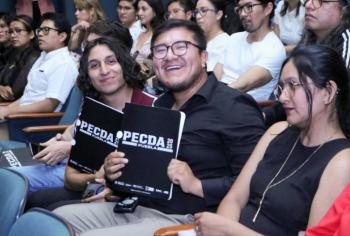 Entregan cartas de liberaci&oacute;n a creadores del PECDA 2025 en Puebla