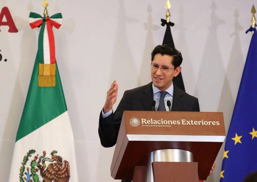Canciller Roberto Velasco viaja a Corea del Sur para impulsar inversión y cooperación