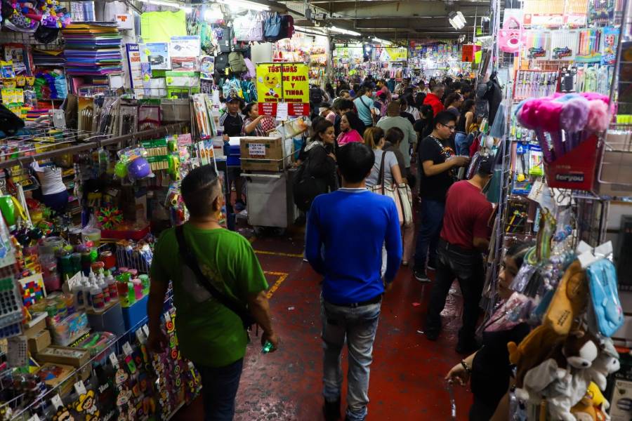 Profeco llama a revisar costos ocultos al comprar útiles escolares en línea