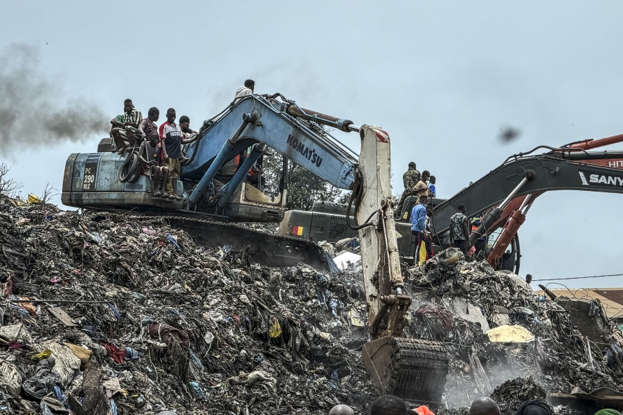 Al menos 30 muertos por un derrumbe en un vertedero en Guinea 