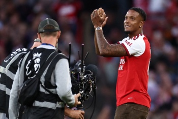 Arsenal refuerza su defensa con el central de Aston Villa Ezri Konsa