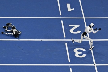 Robots pulverizan r&eacute;cords humanos en competici&oacute;n rob&oacute;tico-deportiva en Pek&iacute;n