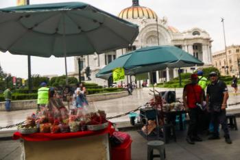 Comerciantes mantienen protesta y bloqueos en el Centro Histoacuterico por desacuerdo con reordenamiento