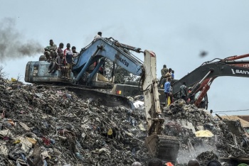 Al menos 30 muertos por un derrumbe en un vertedero en Guinea