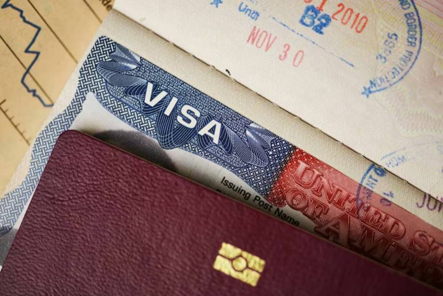 EE.UU. prepara revocación masiva de visas B1 y B2 a solicitantes de asilo