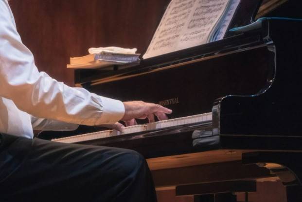 UAQ abre novena temporada de conciertos con Arturo Uruchurtu