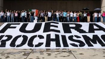 Protesta en Sinaloa exige relevo sin v&iacute;nculos con Rocha Moya