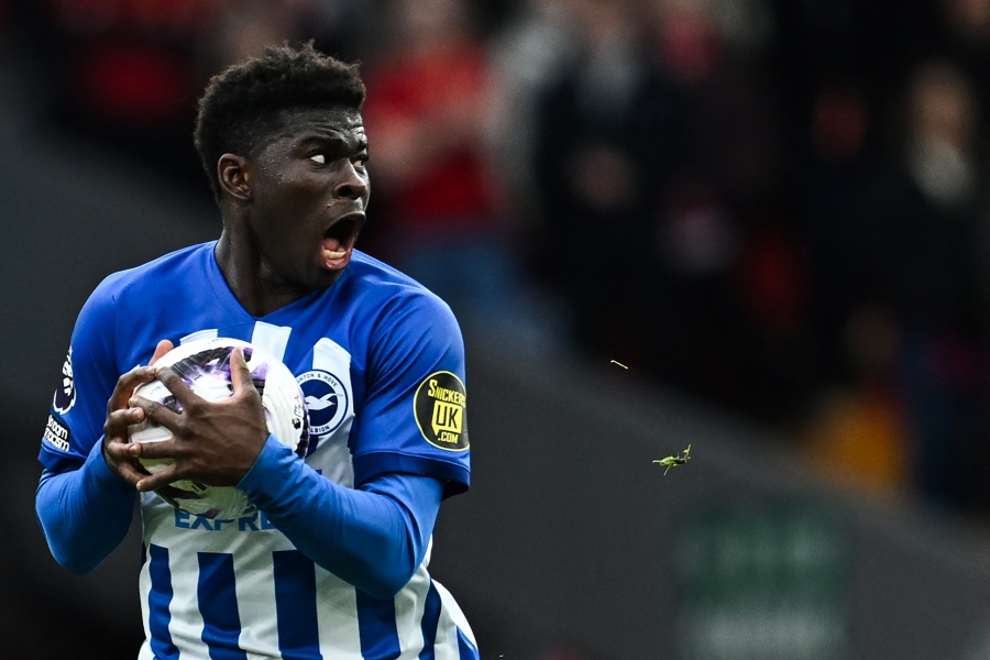 Manchester United ficha al volante camerunés Carlos Baleba 