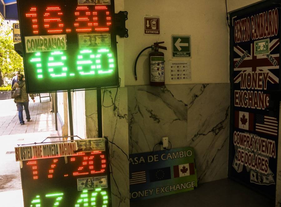 El peso mexicano gana terreno frente al dólar 