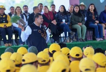 Armenta encabeza reforestaci&oacute;n en el Alto Atoyac; plantan 177 mil 950 &aacute;rboles