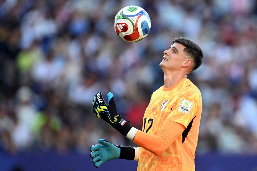 El arquero paraguayo Orlando Gill firma con el Lille hasta 2031