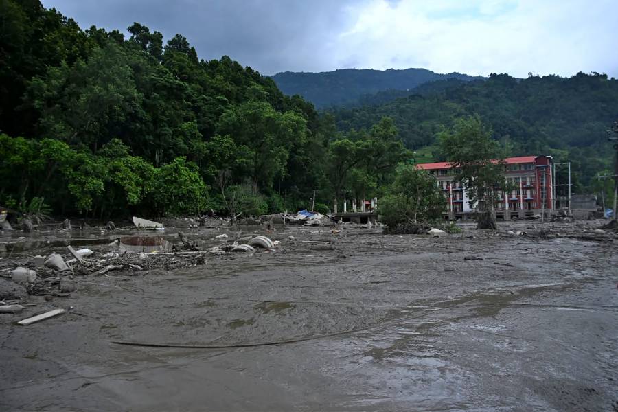 Al menos 19 muertos tras fuertes inundaciones en Nepal y 384 turistas sin localizar 