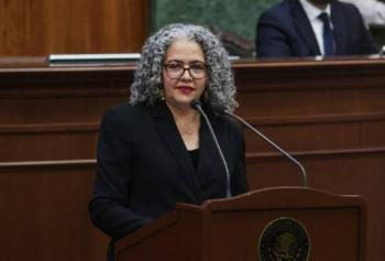 Graciela Dom&iacute;nguez asume gobierno de Sinaloa tras salida de Rocha Moya