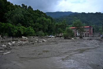 Al menos 19 muertos tras fuertes inundaciones en Nepal y 384 turistas sin localizar