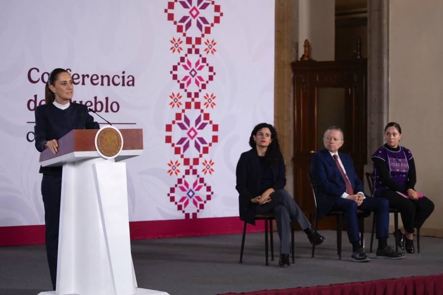 Sheinbaum plantea regular uso de celulares en escuelas y regresar al papel y lápiz