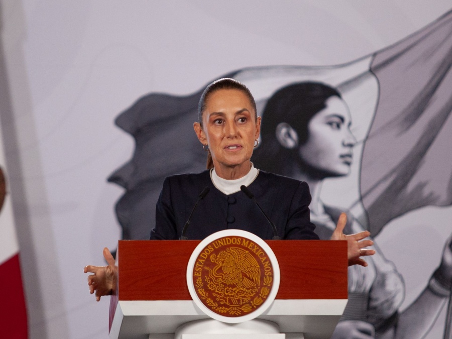 Sheinbaum respalda restricción de celulares en escuelas y plantea regreso al lápiz y papel