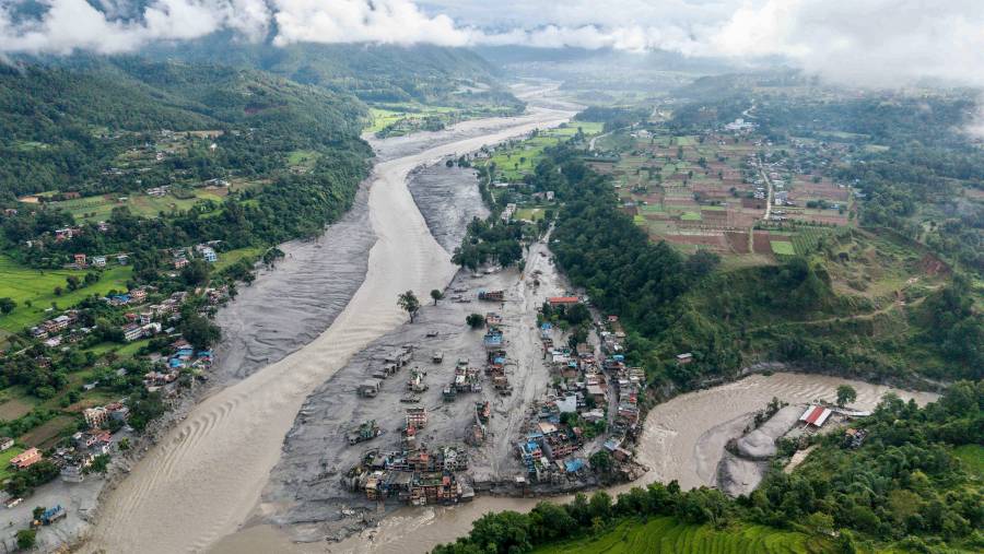 Riada en Nepal deja 359 muertos y cientos de personas desaparecidas