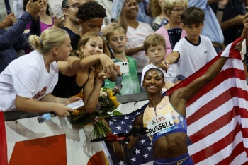 La estadounidense Masai Russell bate con 12.09 el r&eacute;cord mundial de 100 m vallas
