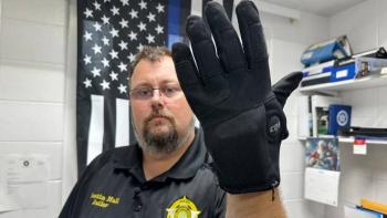 ICE adquiere guantes eleacutectricos por 167 millones pese a criacuteticas