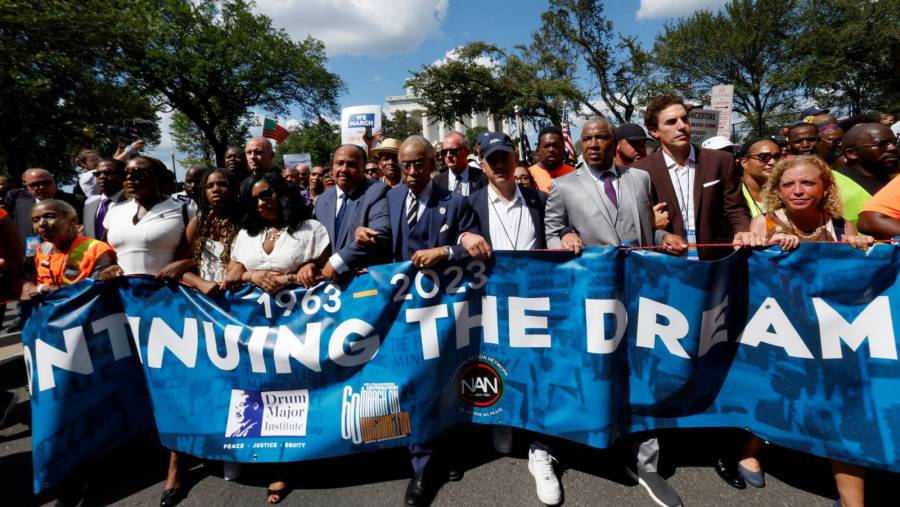 Miles marchan en Washington por el derecho al voto afroamericano en aniversario del discurso “Tengo un sueño”