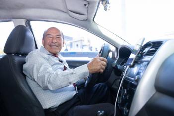 La edad no es un freno: crece 64% la comunidad de conductores mayores de 60 a&ntilde;os