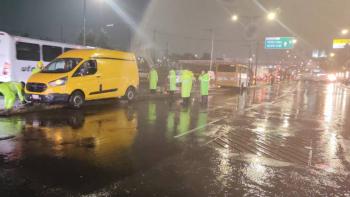 Tormenta convierte Calzada Ignacio Zaragoza en r&iacute;o y paraliza movilidad en CDMX