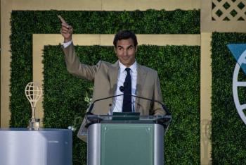 Un conmovido Roger Federer ingresa en el Sal&oacute;n de la Fama del tenis