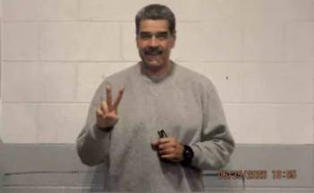 Maduro reaparece con fotograf&iacute;as desde prisi&oacute;n en Nueva York