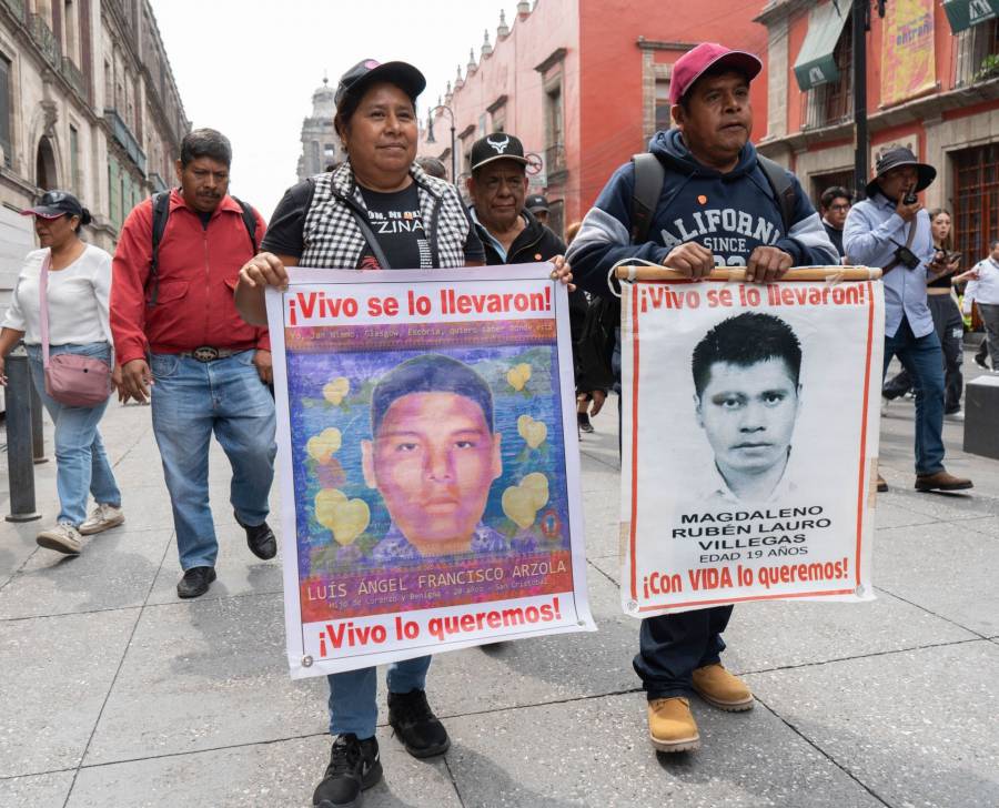 Padres de los 43 denuncian estancamiento en investigaciones y exigen regreso del GIEI