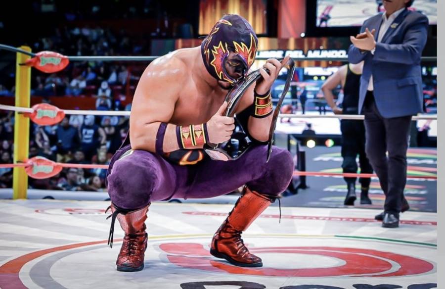 Hechicero retiene el Campeonato Mundial ante Eddie Kingston en el Viernes Espectacular del CMLL