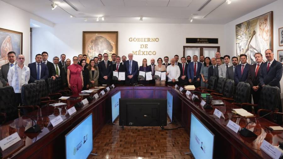 Sheinbaum renueva acuerdo con gasolineros para mantener estabilidad en precios de combustibles