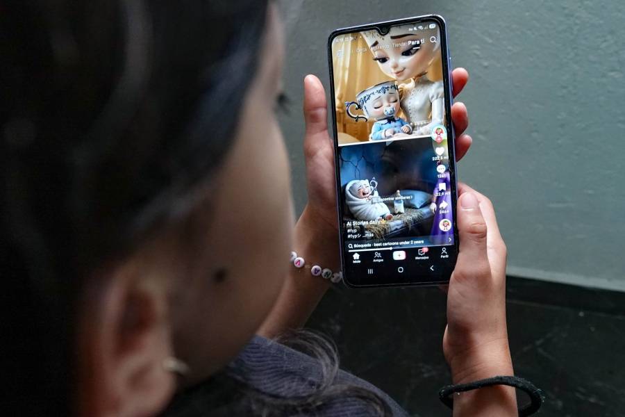 SEP prepara lineamientos para regular celulares en escuelas