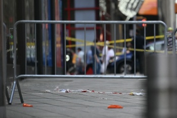 Mueren v&iacute;ctima de apu&ntilde;alamiento en Times Square y su agresora