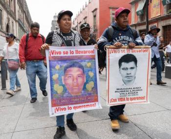 Padres de los 43 denuncian estancamiento en investigaciones y exigen regreso del GIEI