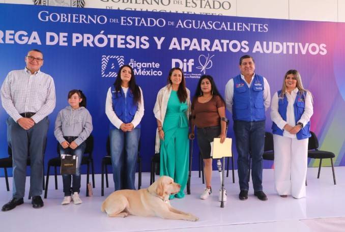 Entregan 237 auxiliares auditivos y 12 prótesis a personas con discapacidad