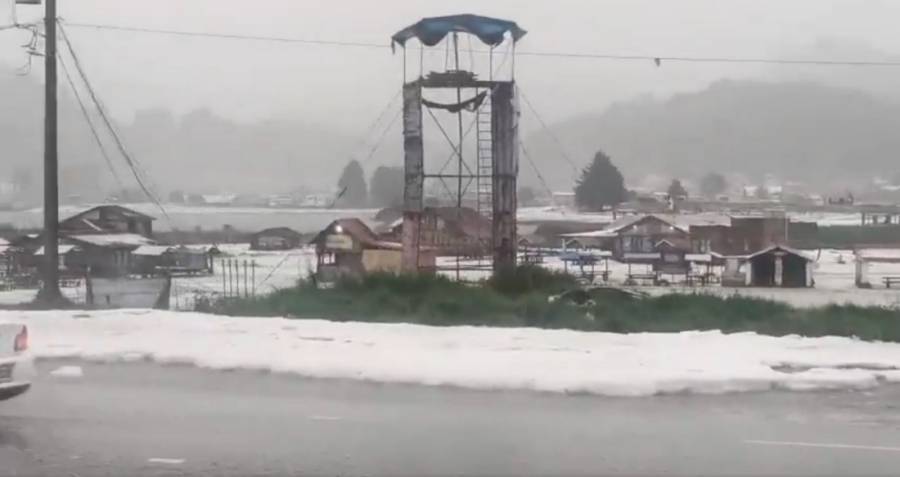 Granizada provoca inundaciones en la autopista México-Toluca