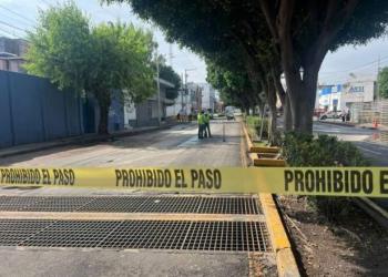 Cierran avenida Corregidora por fuga de agua y riesgo de hundimiento