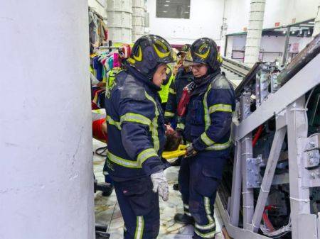 Joven cae al cubo de un elevador en Correo Mayor