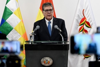 Gobierno de Bolivia pone bajo su supervisi&oacute;n a petrolera estatal por crisis de combustibles