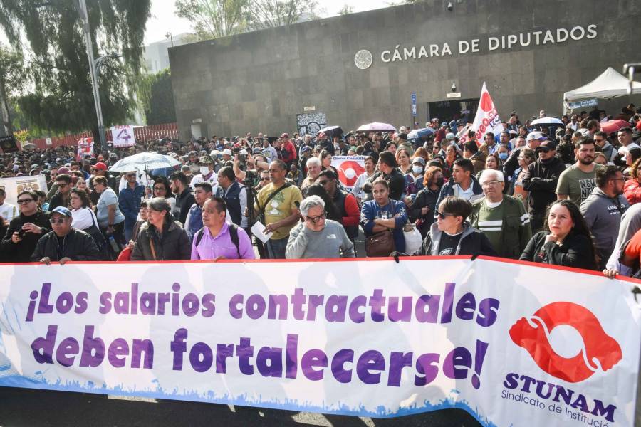 Trabajadores del STUNAM bloquean accesos a San Lázaro por demanda salarial