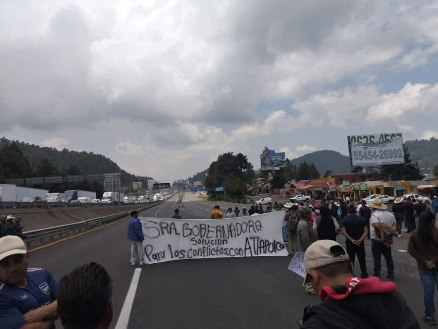 Ejidatarios bloquean la México-Toluca por disputa territorial en La Marquesa