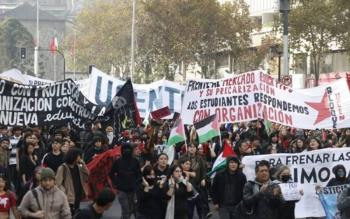 Estudiantes marchan en Santiago contra agenda de seguridad de Kast
