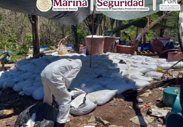 Aseguran 16 toneladas de metanfetamina en laboratorio de Sinaloa