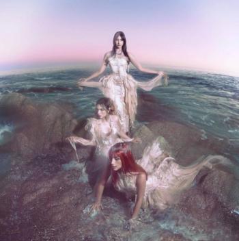 The Warning lanza su nuevo aacutelbum Todo Estaacute Cayendo