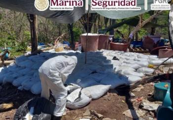 Aseguran 16 toneladas de metanfetamina en laboratorio de Sinaloa