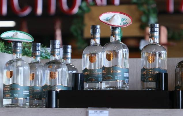 Mezcal Puebla Espad&iacute;n llega a 28 sucursales de Prissa en cinco estados