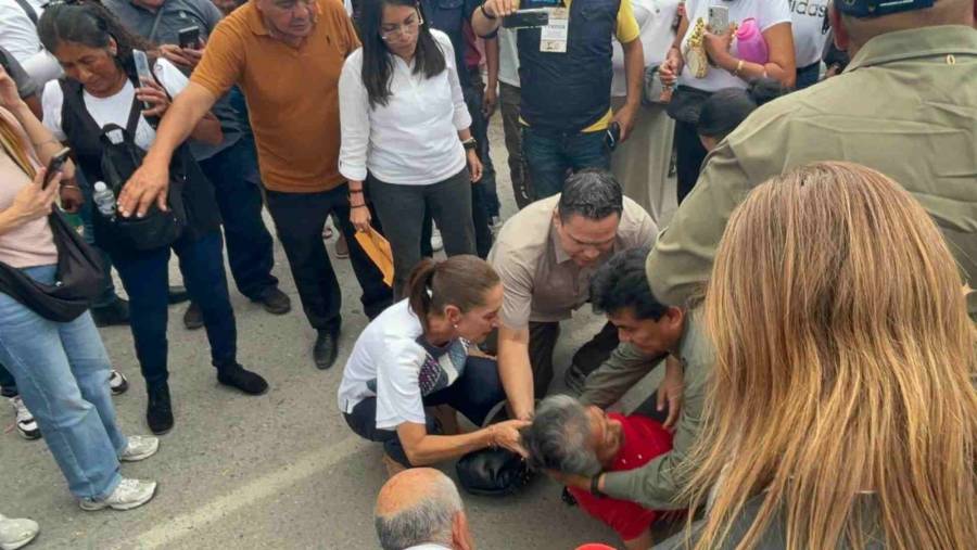 Sheinbaum auxilia a mujer desvanecida durante informe en San Luis Potosí